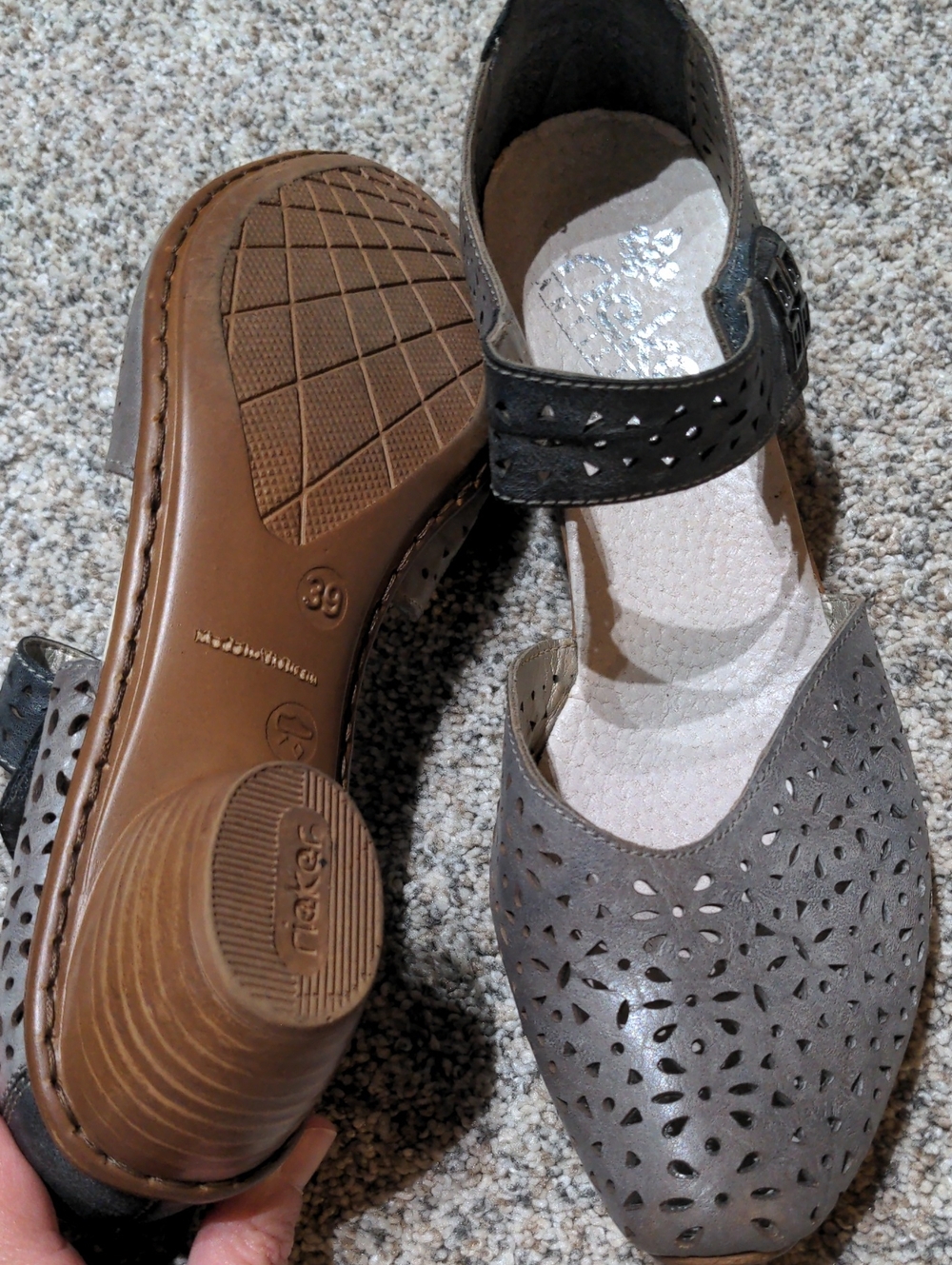 Size 39 Rieker Mary Jane Flats